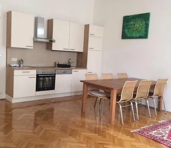 Old Citycenter Apartman