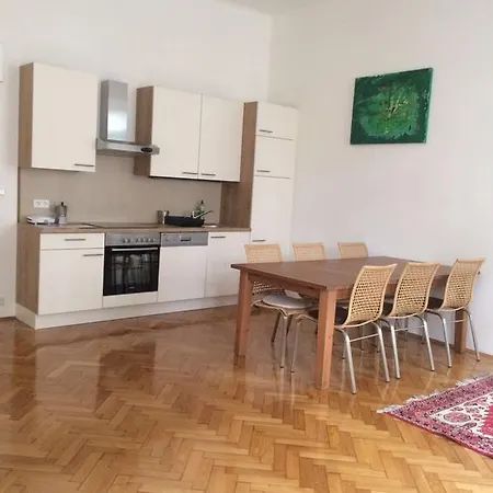 Old Citycenter Apartment